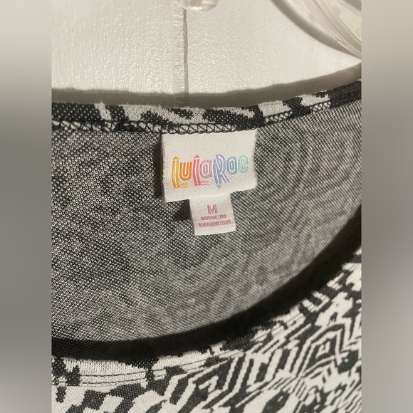 Lularoe black/white print T - Picture 2 of 4